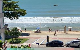 Apartamento Vista Mar - 2 quartos - Praia do Morro - prédio frente Mar - elevador - atravessou a avenida, já está na praia - com garagem - internet