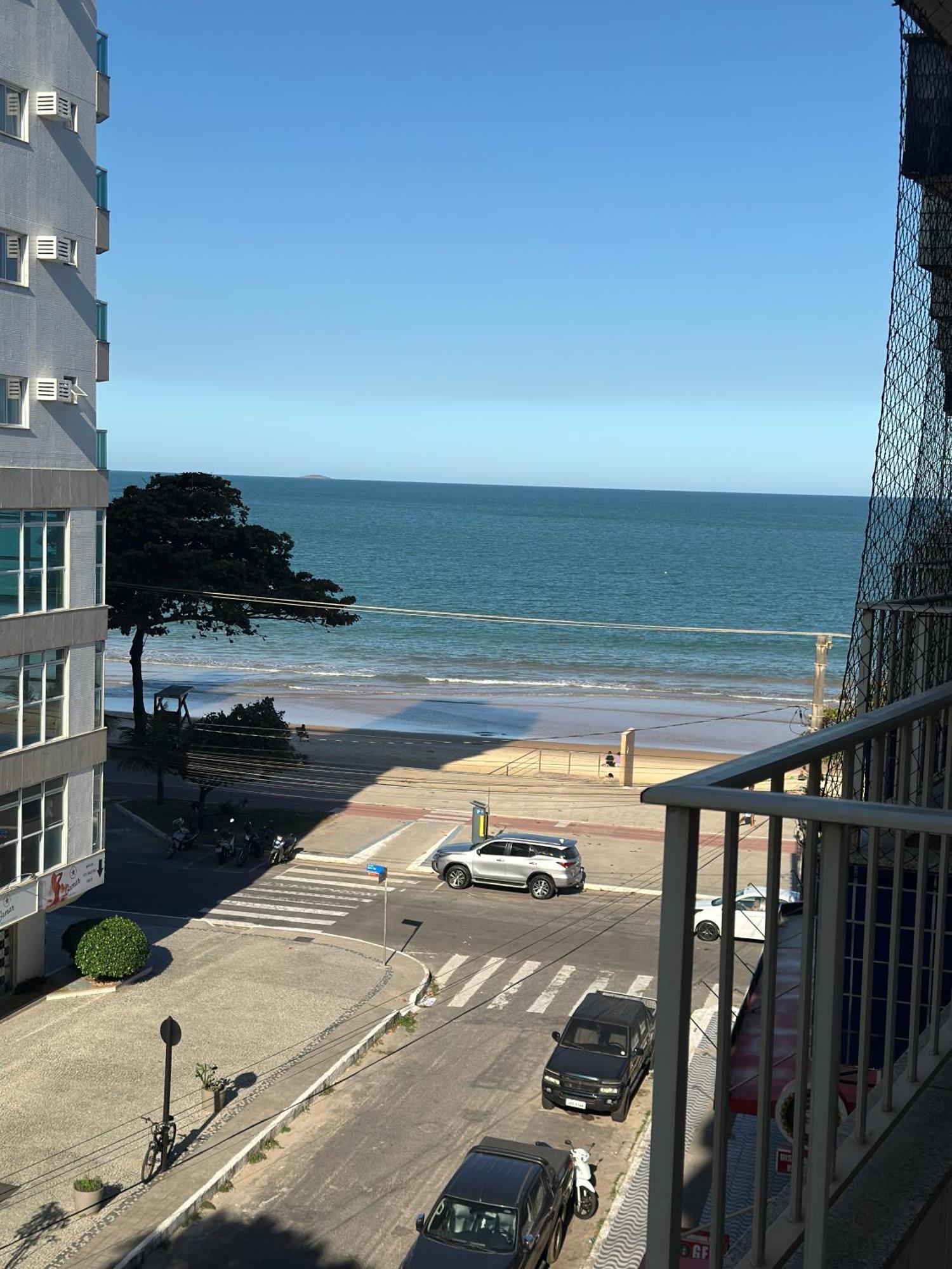 Apartamento Vista Mar - 2 quartos - Praia do Morro - prédio frente Mar - elevador - atravessou a avenida, já está na praia - com garagem - internet Guarapari Exterior foto